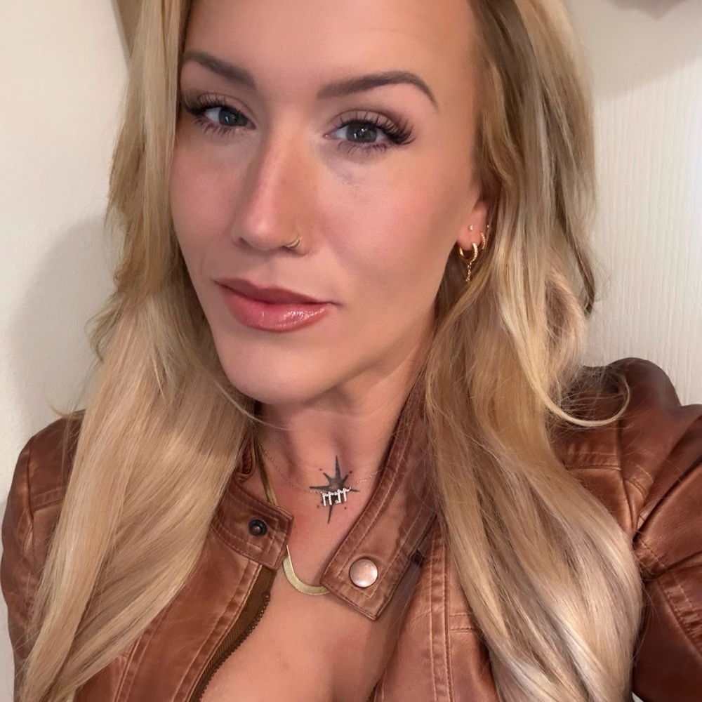 Meet your Posher, Betty Danaé